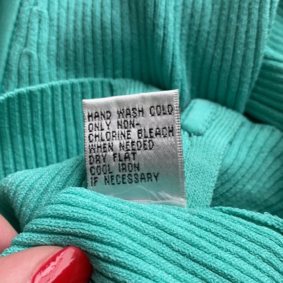 CACHE Fitted Top with 2-Way Zipper - Picture 11 of 11